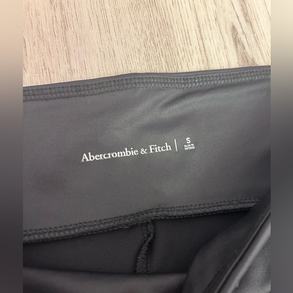 Abercrombie and fitch shiny leather like leggings size small - Picture 3 of 4